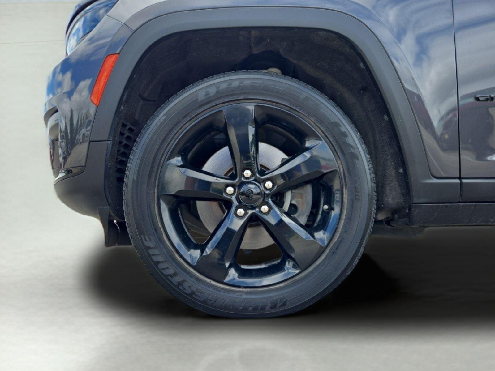 Used 2024 Baltic Gray Metallic Clearcoat Jeep Altitude X image 11