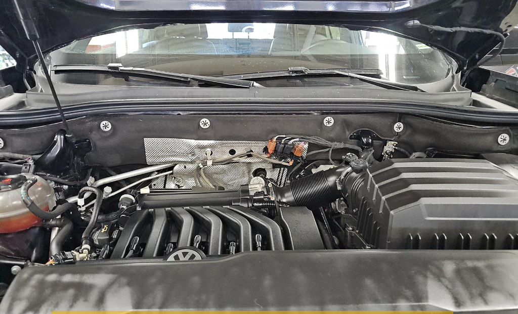 Used 2023 Black Volkswagen 3.6L V6 SEL image 19