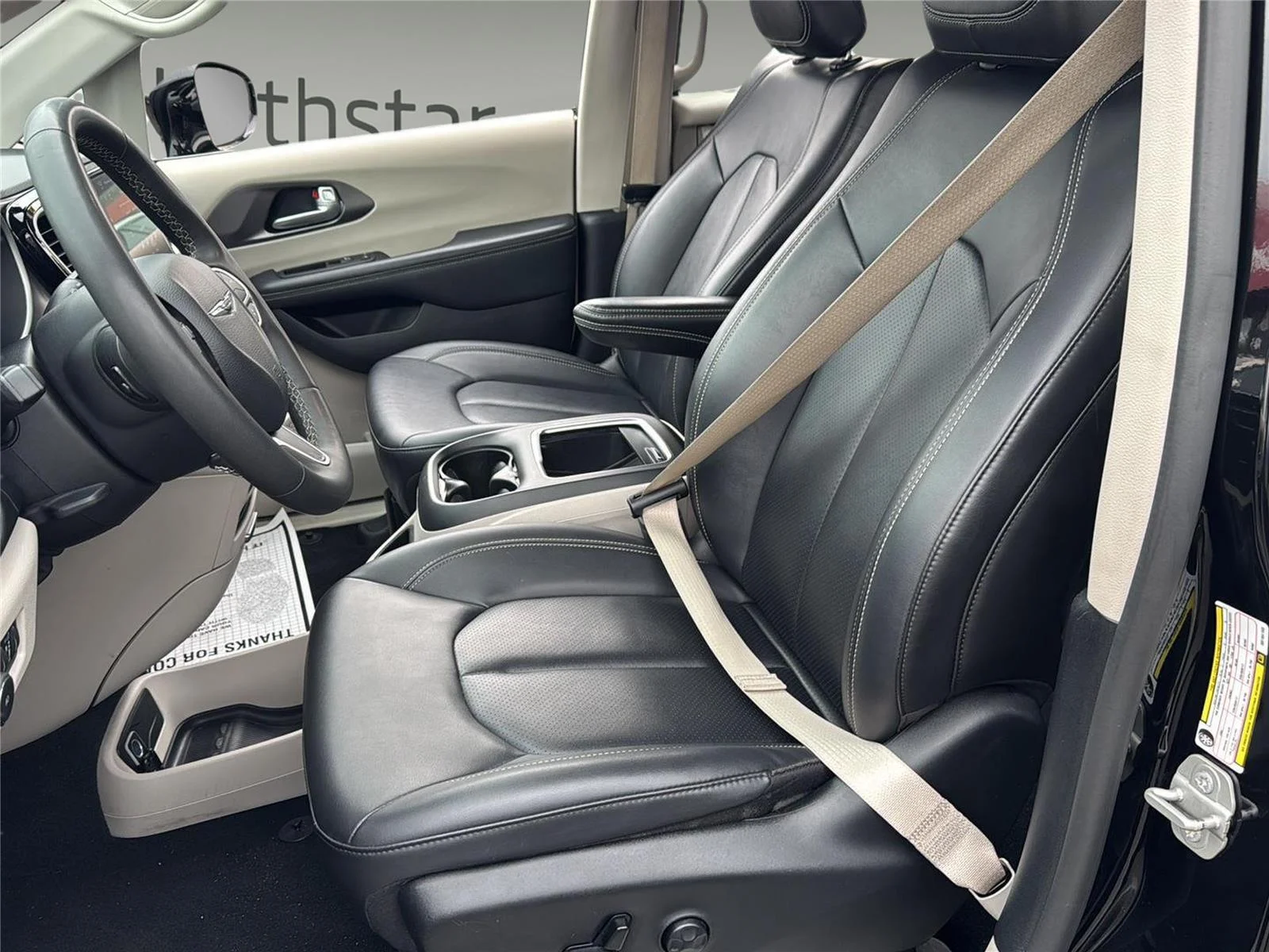 Used 2024 Diamond Black Crystal Pearlcoat Chrysler Touring L image 13