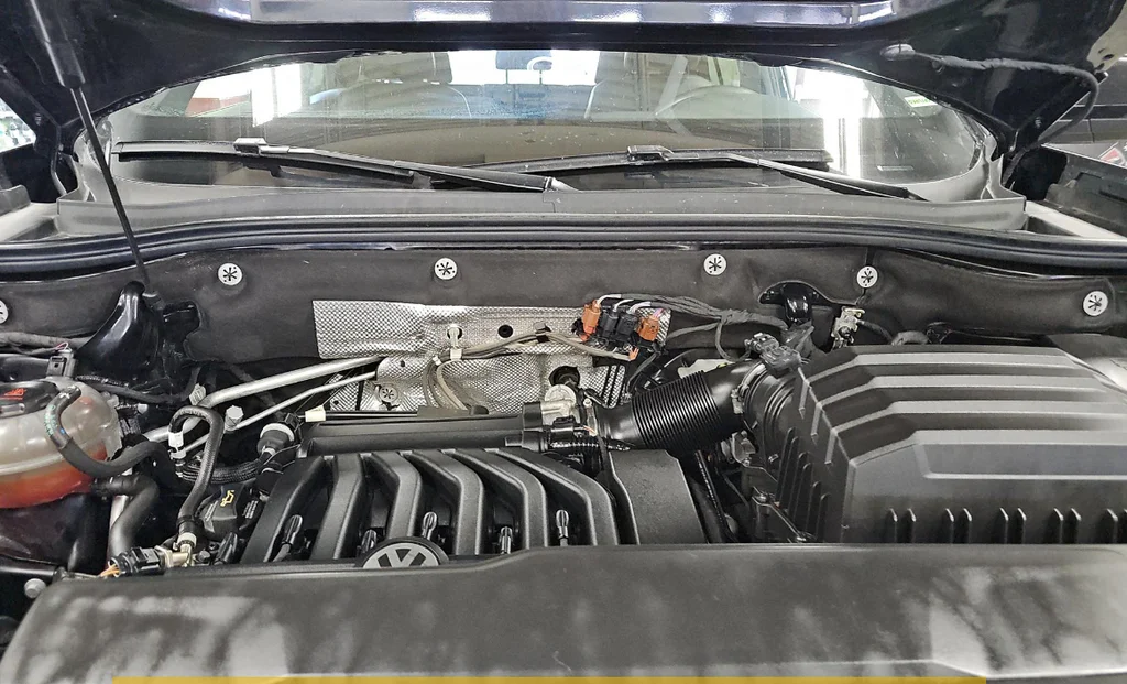 Used 2023 Black Volkswagen 3.6L V6 SEL image 19