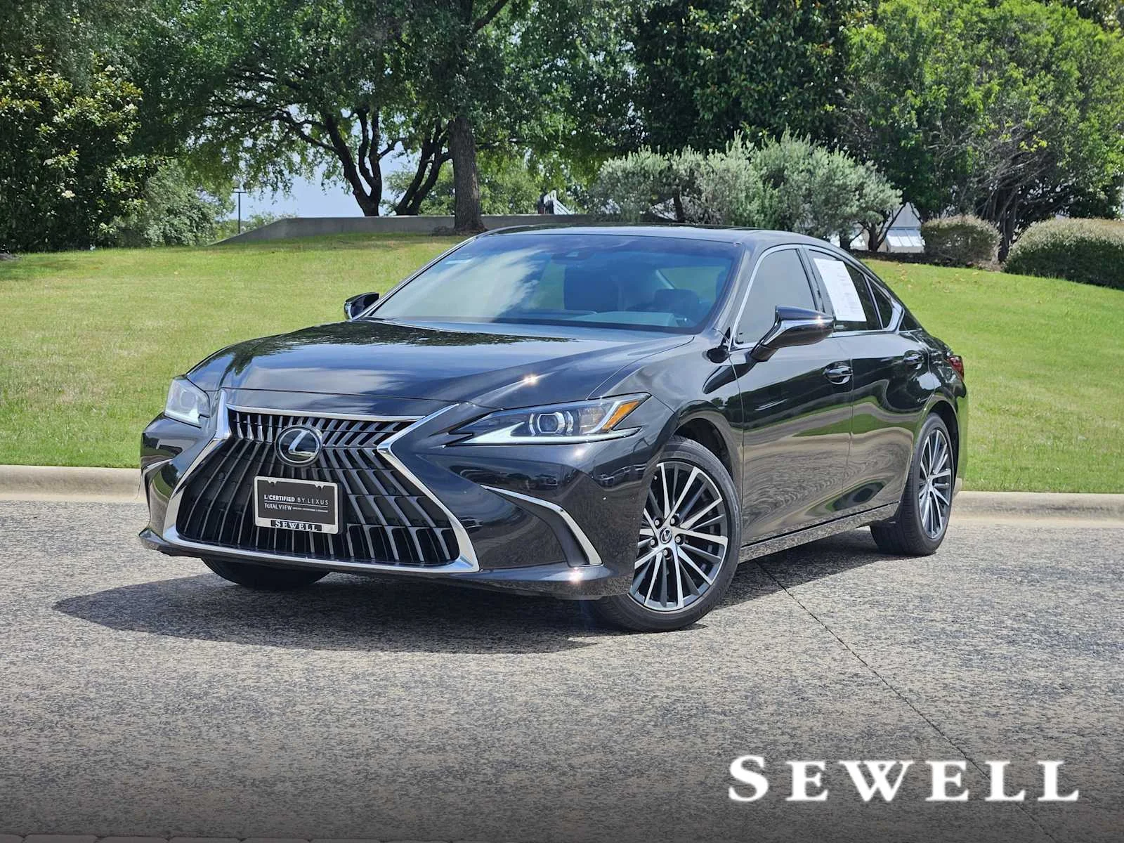 2025 Lexus ES 350 350's photo