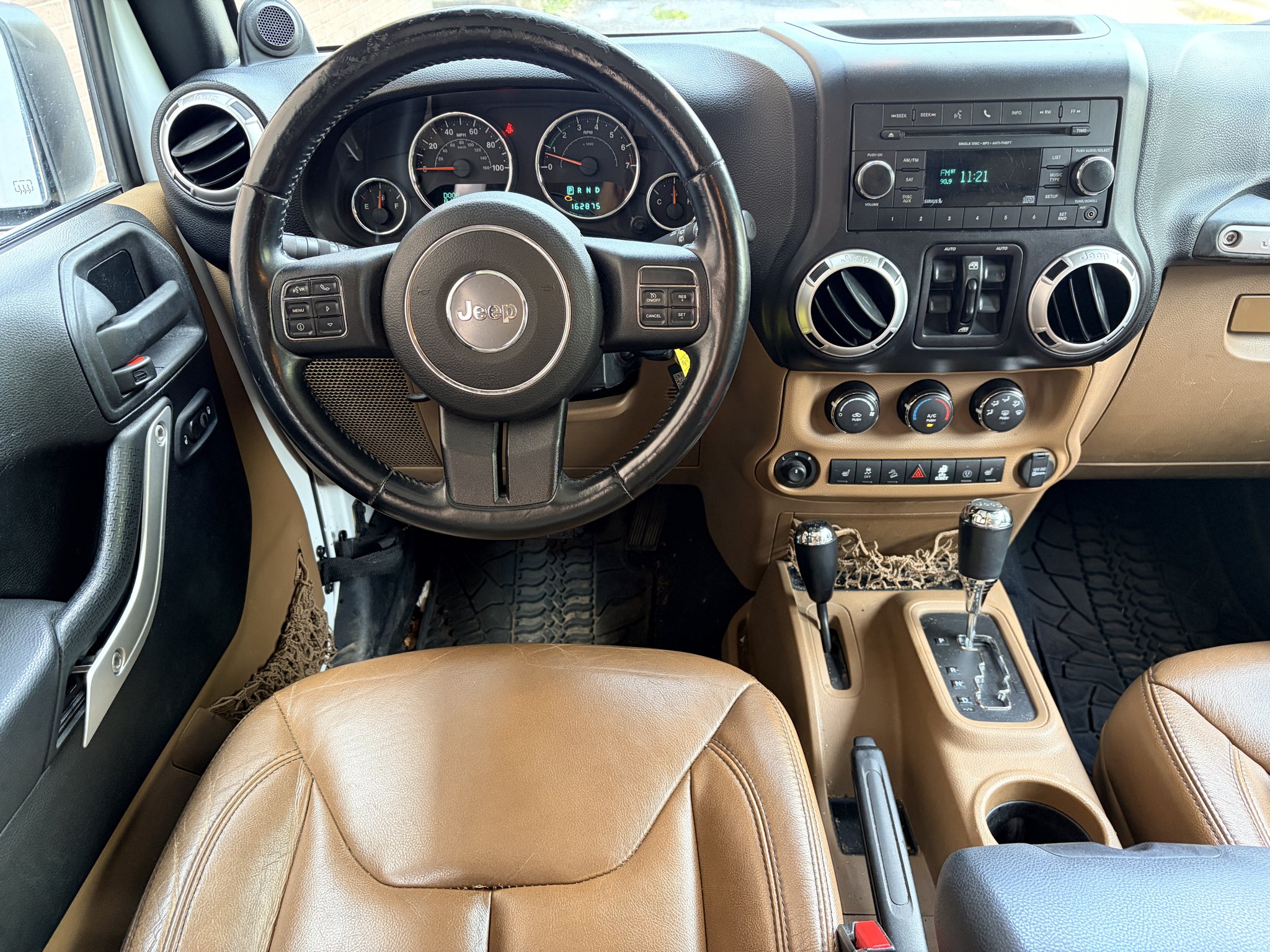 Used 2013 Bright White Clearcoat Jeep Sahara image 14