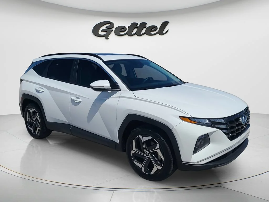 Used 2023 White Hyundai SEL image 3