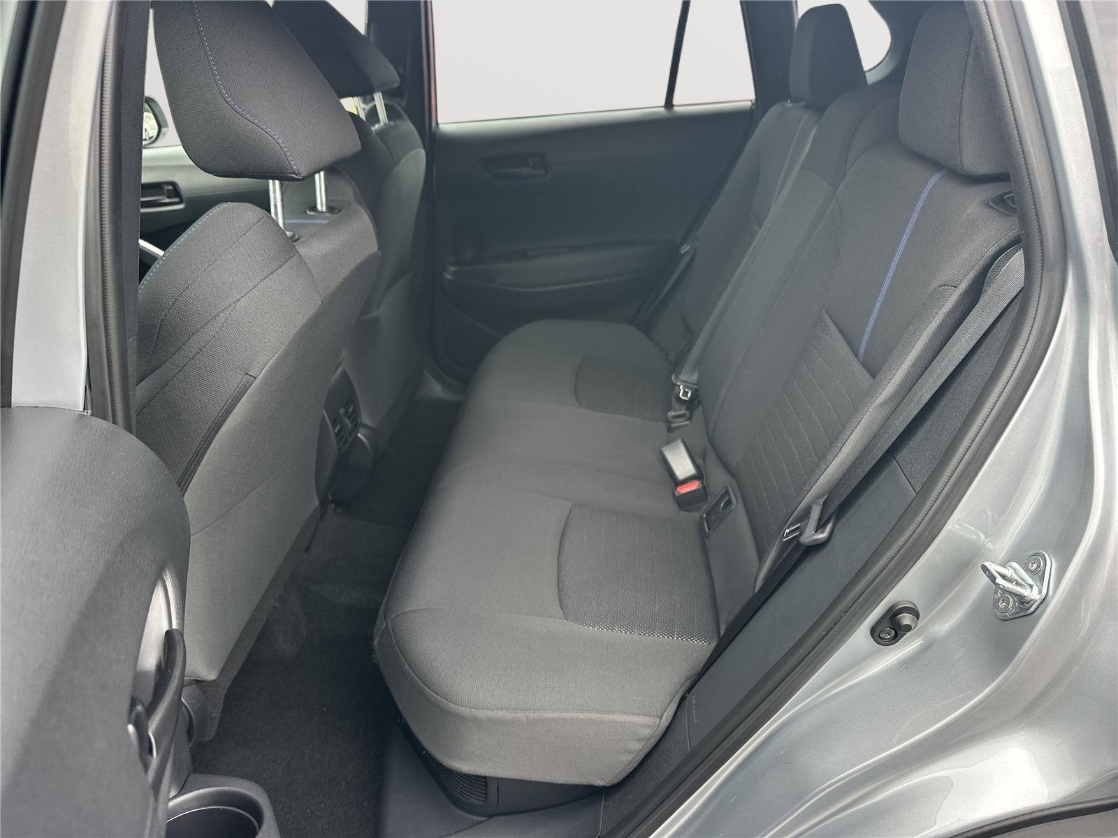 Used 2023 Sonic Silver w/Jet Black Roof Toyota Hybrid SE image 21