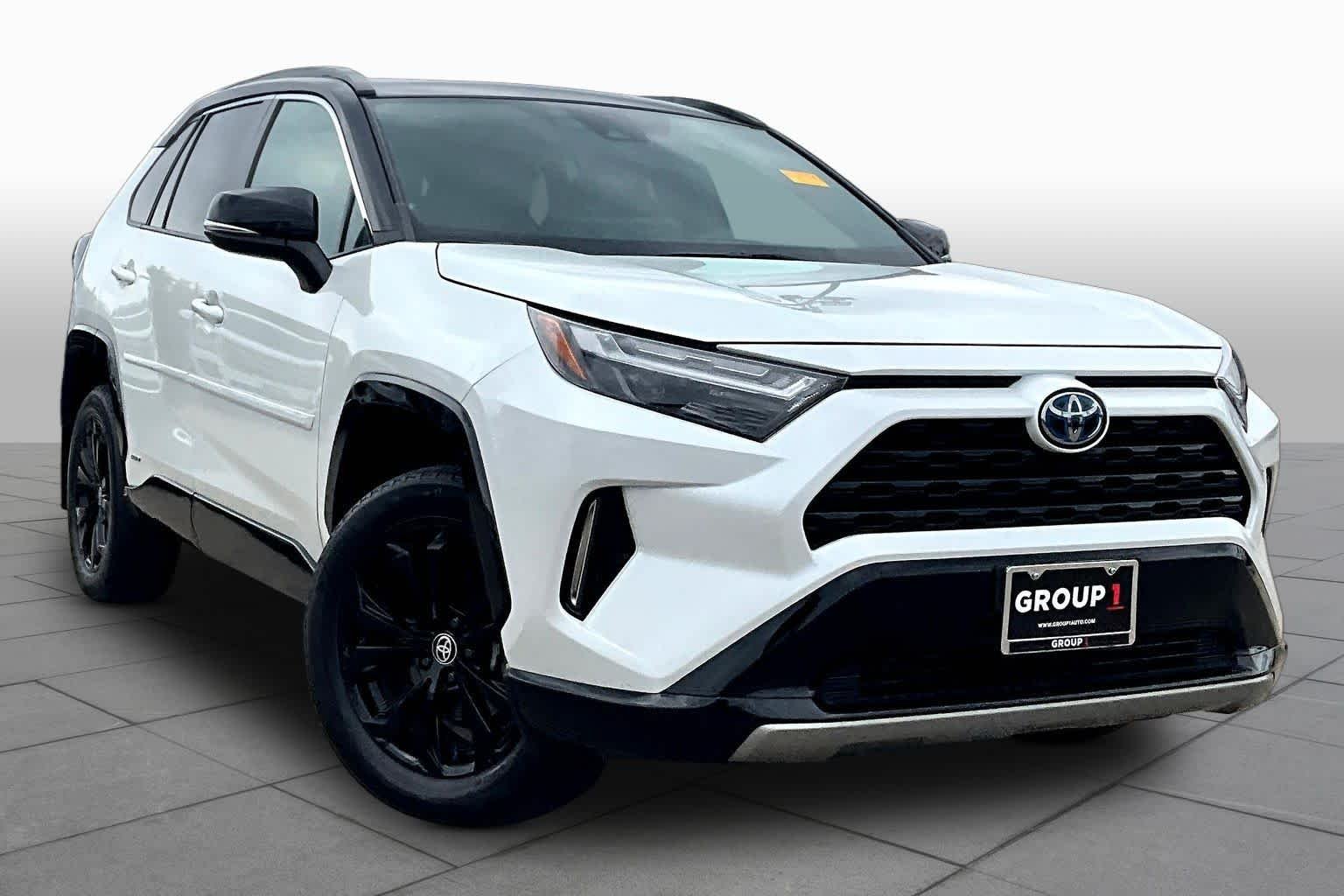 Used 2023 Wind Chill Pearl/Midnight Black Metallic Toyota Hybrid XSE image 3