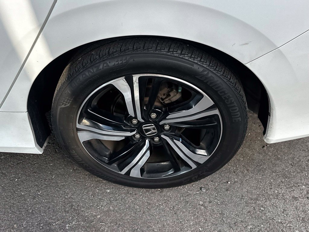 Used 2017 White Orchid Pearl Honda Touring image 22