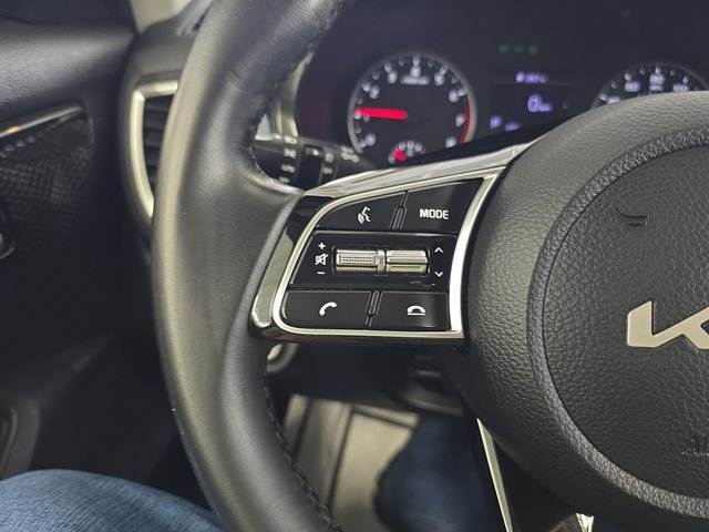 Used 2022  Kia Nightfall image 19