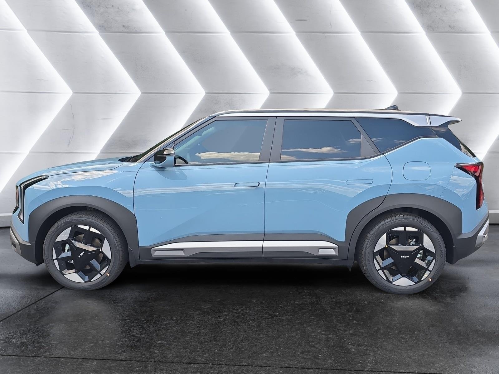 New 2027 Frost Blue/Black Roof Kia S image 2