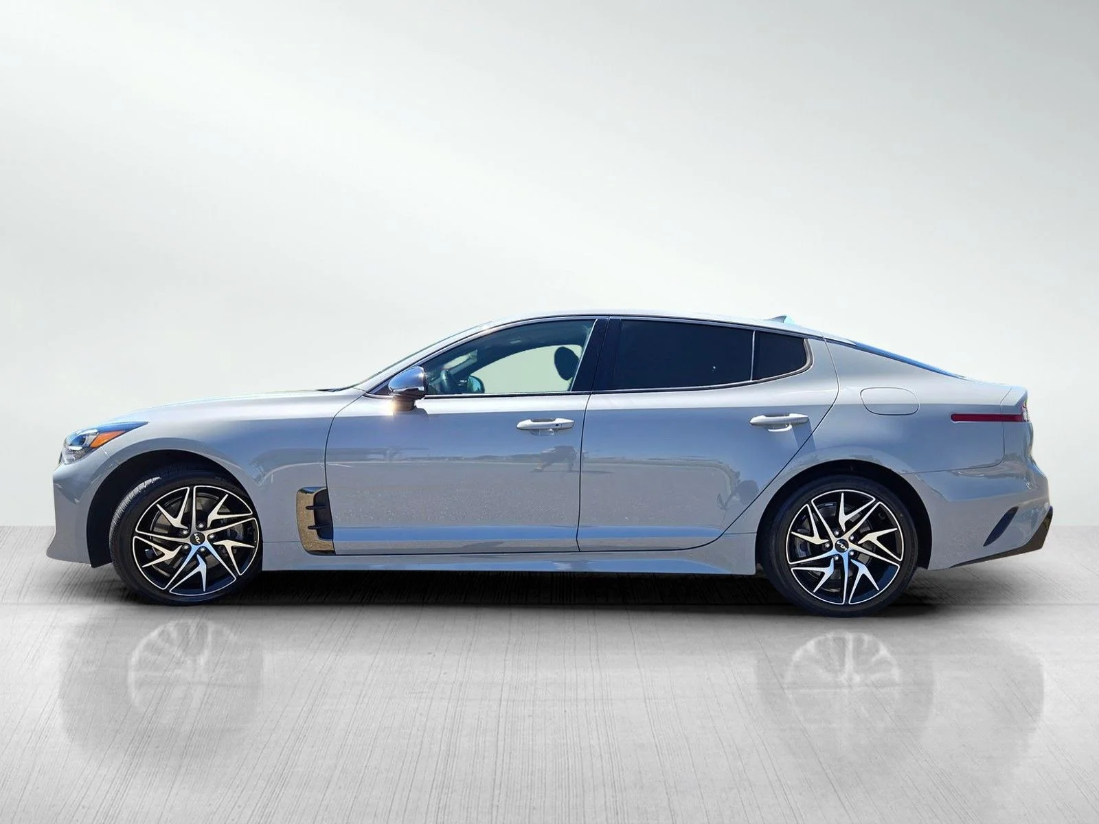 Used 2022 Ceramic Silver Kia GT-Line image 10