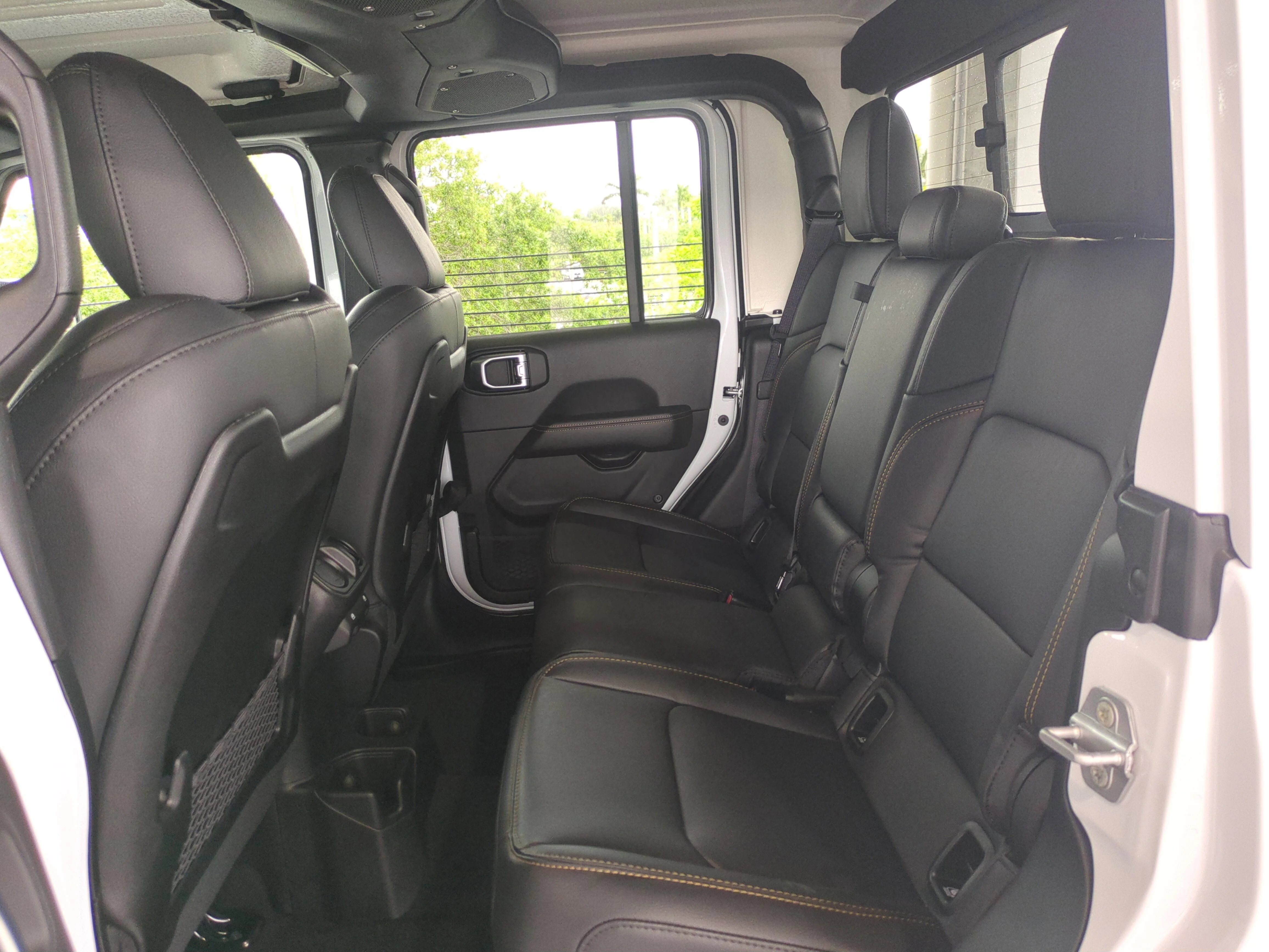 New 2026 Bright White Clear-Coat Exterior Paint Jeep Sahara image 13