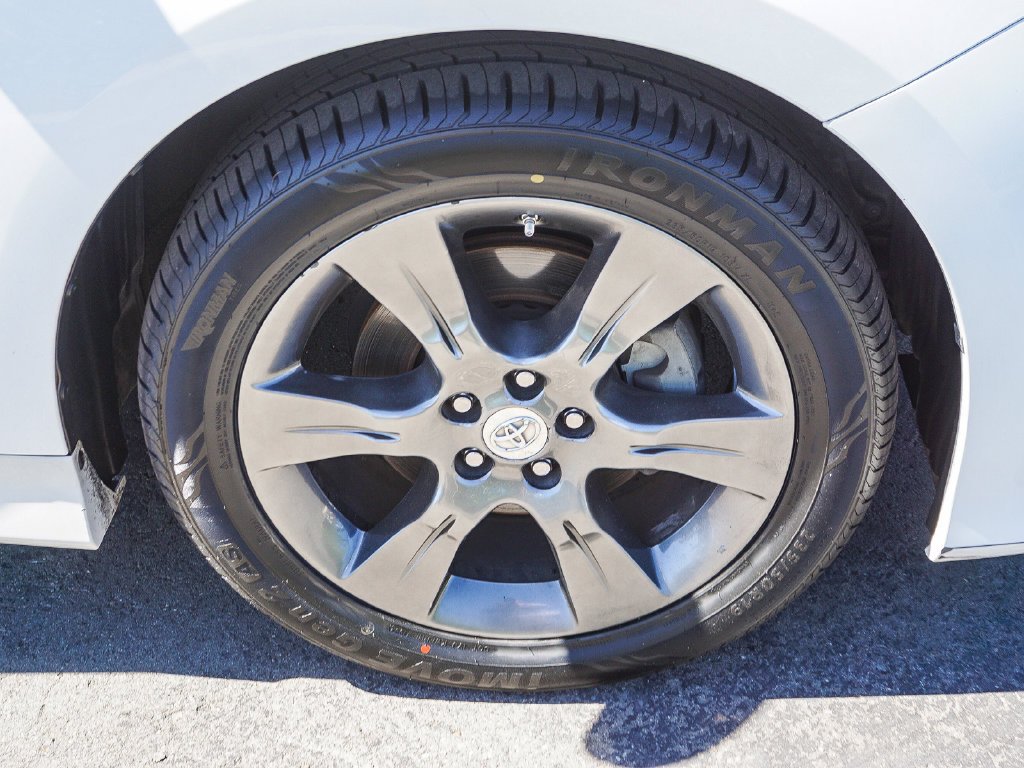 Used 2016 White Toyota SE image 9