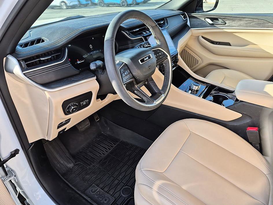 Used 2023 White Jeep Limited 4x4 image 16