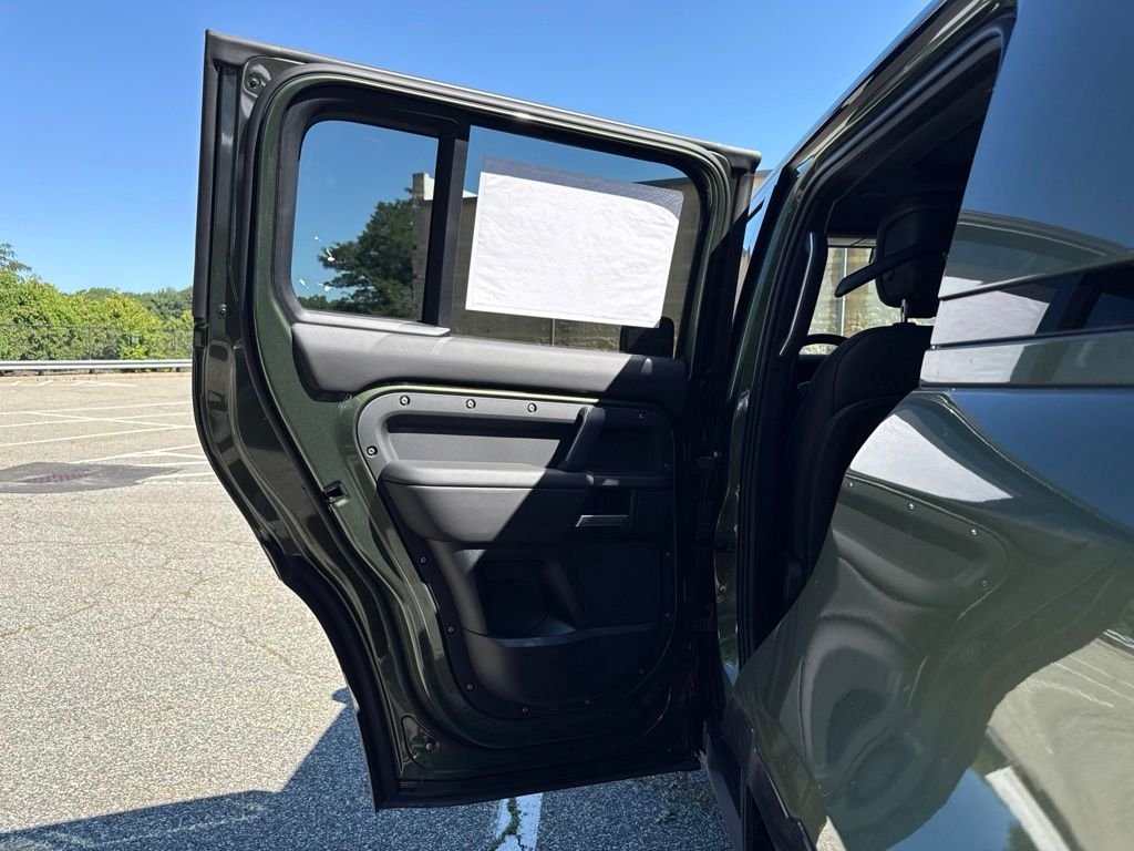 New 2026 Woolstone Green Land Rover X-Dynamic SE image 12