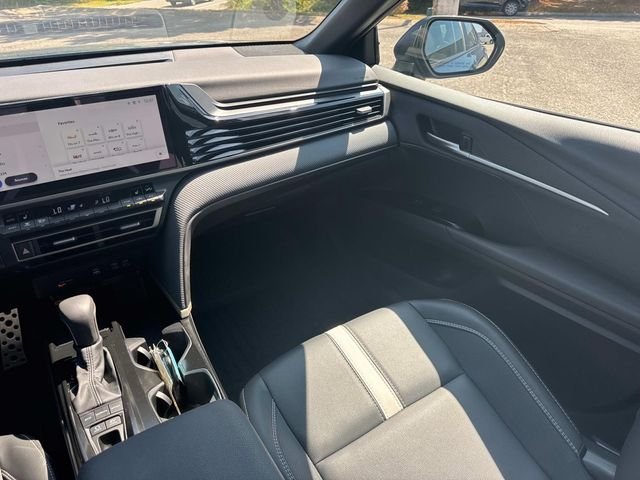 Used 2026  Toyota SE image 22