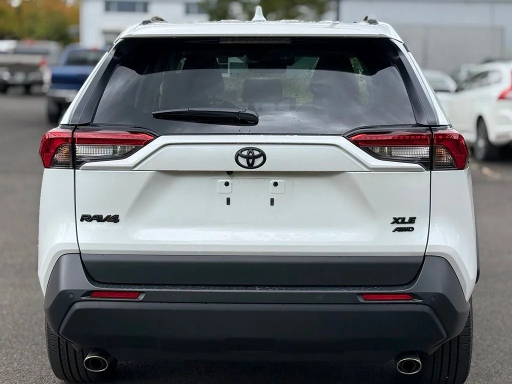 Certified Used 2025 Pearl Toyota XLE Premium image 4