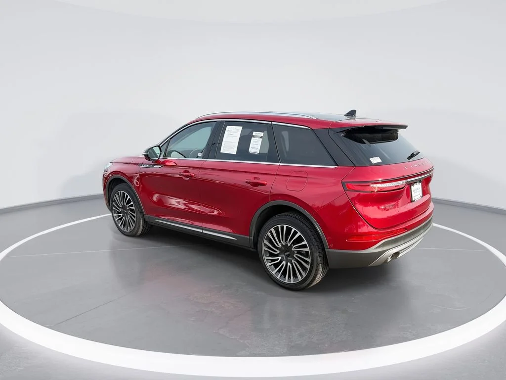 Used 2022 Red Lincoln Reserve image 6