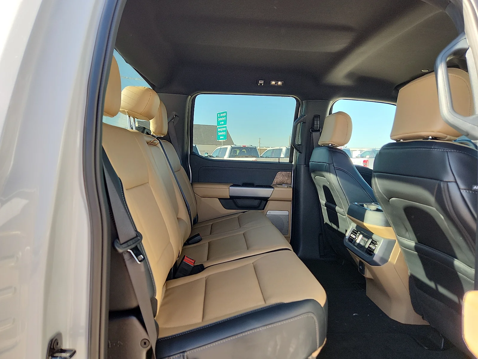 New 2026 Oxford White Ford Lariat image 19