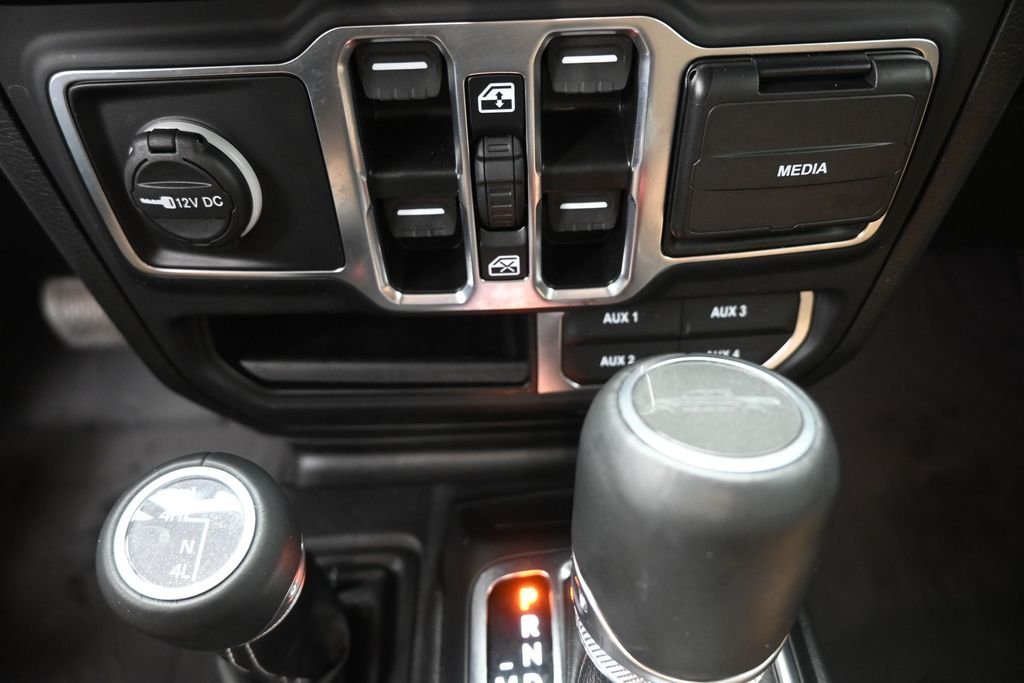 Used 2023 White Jeep Overland image 31