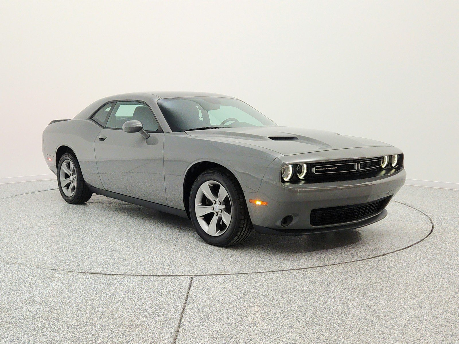 Used 2019 Destroyer Gray Clearcoat Dodge SXT RWD image 3