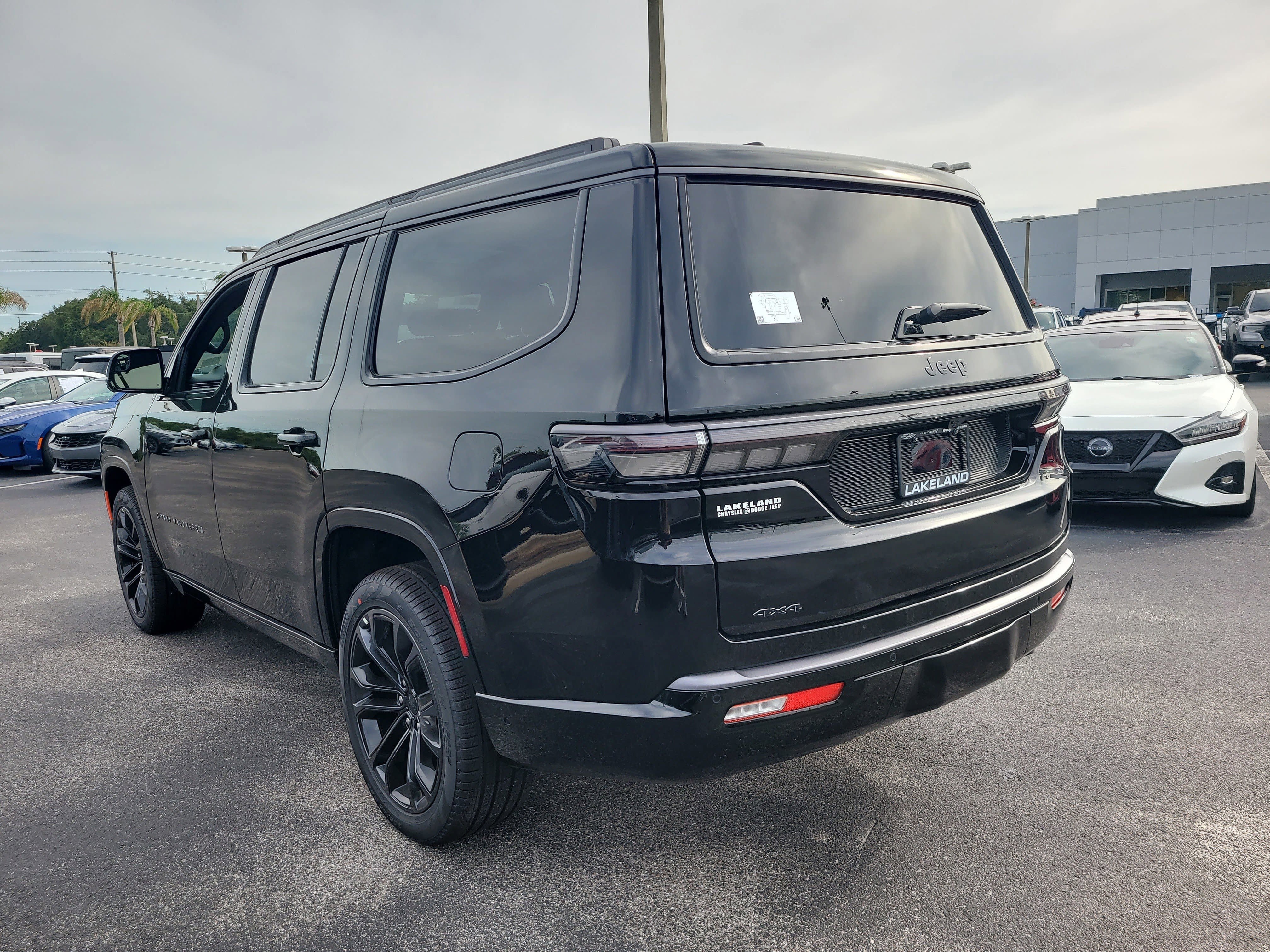 New 2026 High Gloss Black Exterior Paint Jeep Summit Obsidian image 8