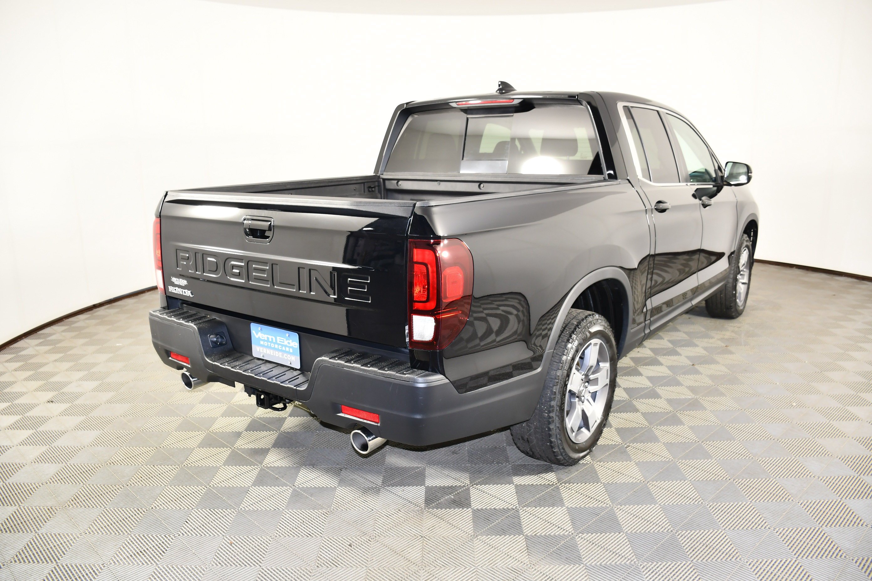 Certified Used 2024 Crystal Black Pearl Honda AWD RTL image 5