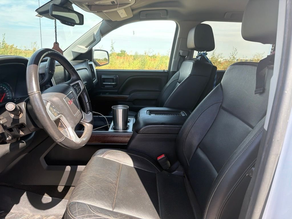 Used 2018 White Frost Tricoat GMC SLT image 9