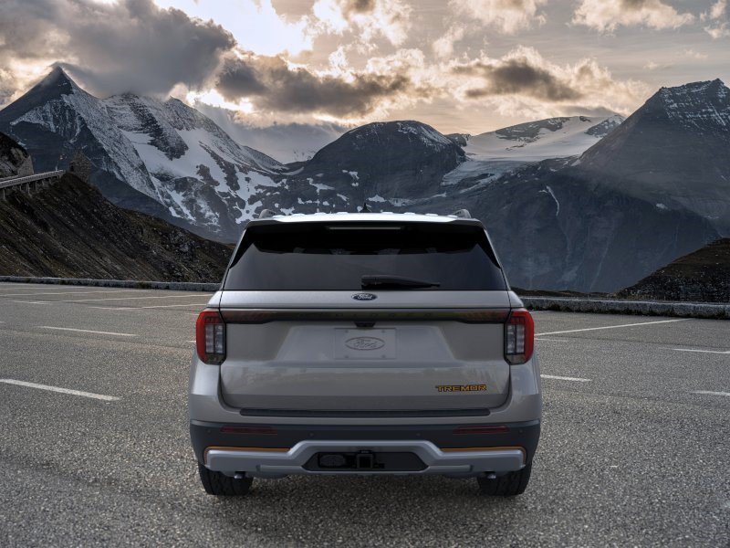 New 2026 Carbonized Gray Metallic Ford Tremor image 5