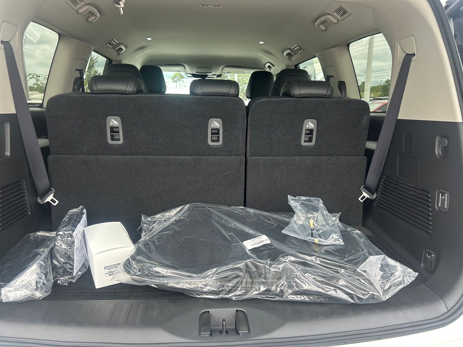 2025 Nissan Armada SV - Photo 9