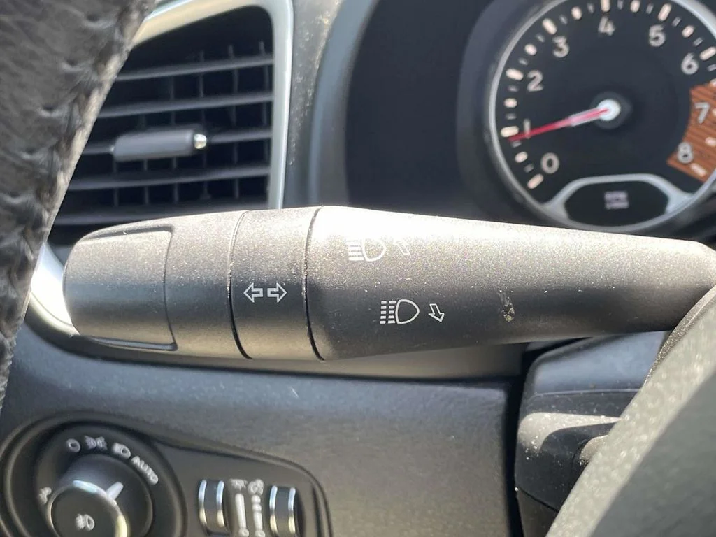Used 2020 Blue Jeep Latitude image 31
