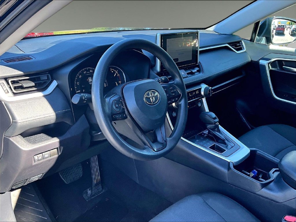 Used 2025  Toyota XLE image 8
