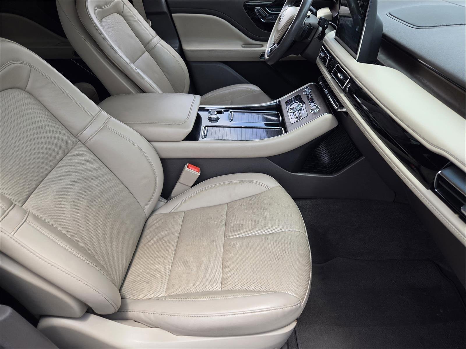 Used 2022 Silver Radiance Metallic Clearcoat Lincoln Reserve image 13