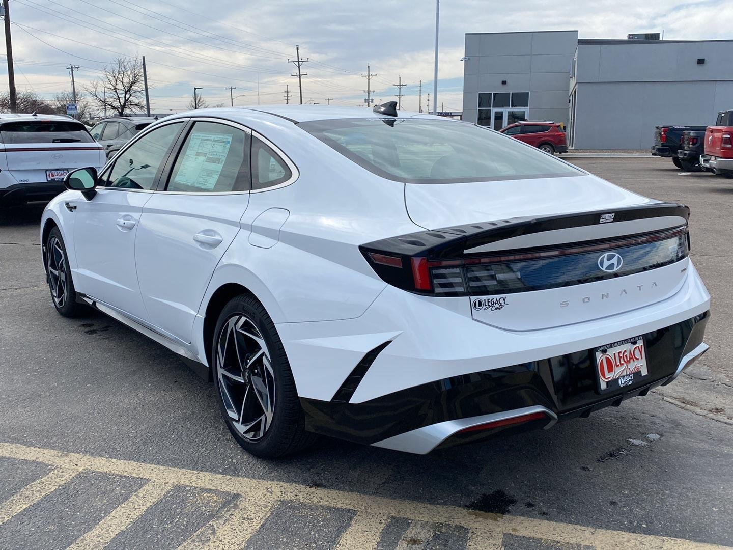 2026 Hyundai Sonata SEL - Photo 3