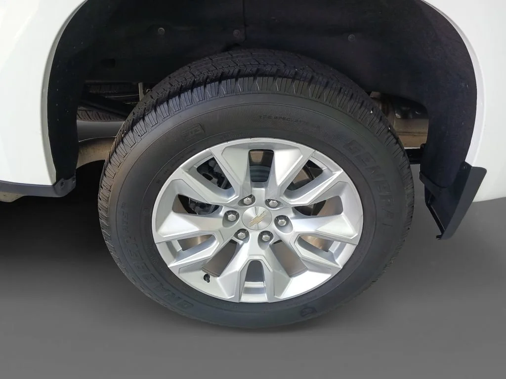 Used 2024 Summit White Chevrolet Custom image 10