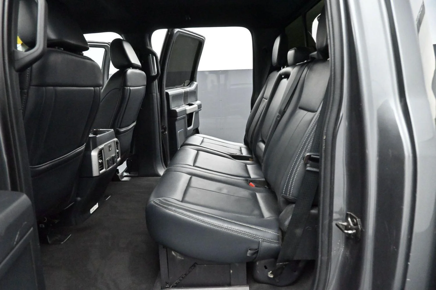 Used 2022 Carbonized Gray Ford Lariat image 28