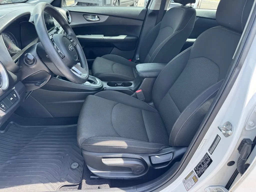 Used 2020 White Kia FE image 5