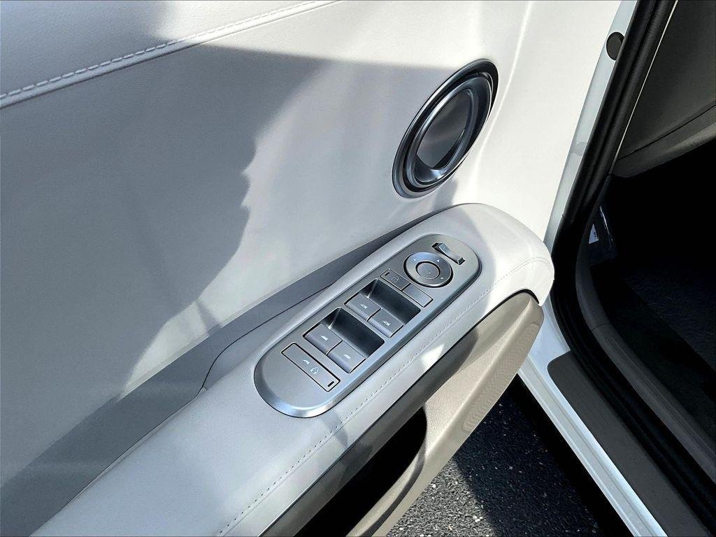 New 2026 White Hyundai Limited AWD image 15