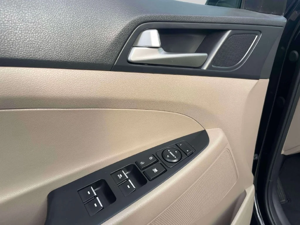Used 2020 Black Hyundai Ultimate image 17