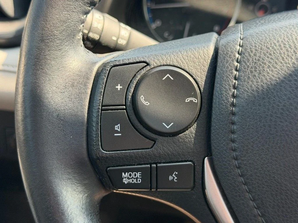 Used 2016 Red Toyota Limited image 19
