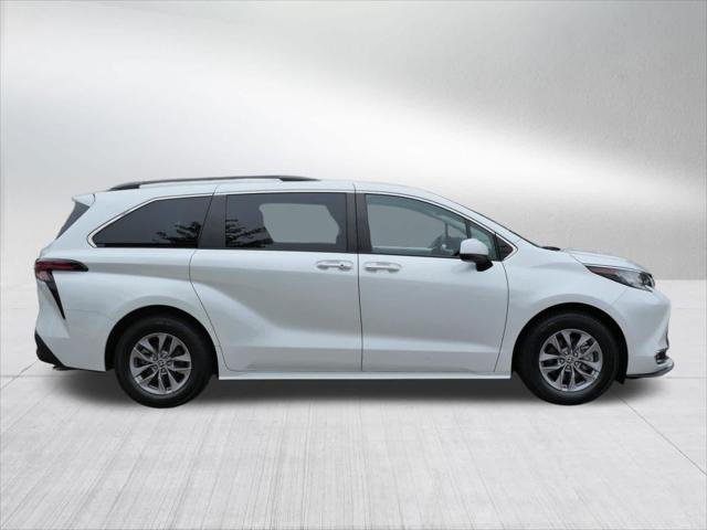 Certified Used 2022 WIND CHILL PEARL Toyota  image 9