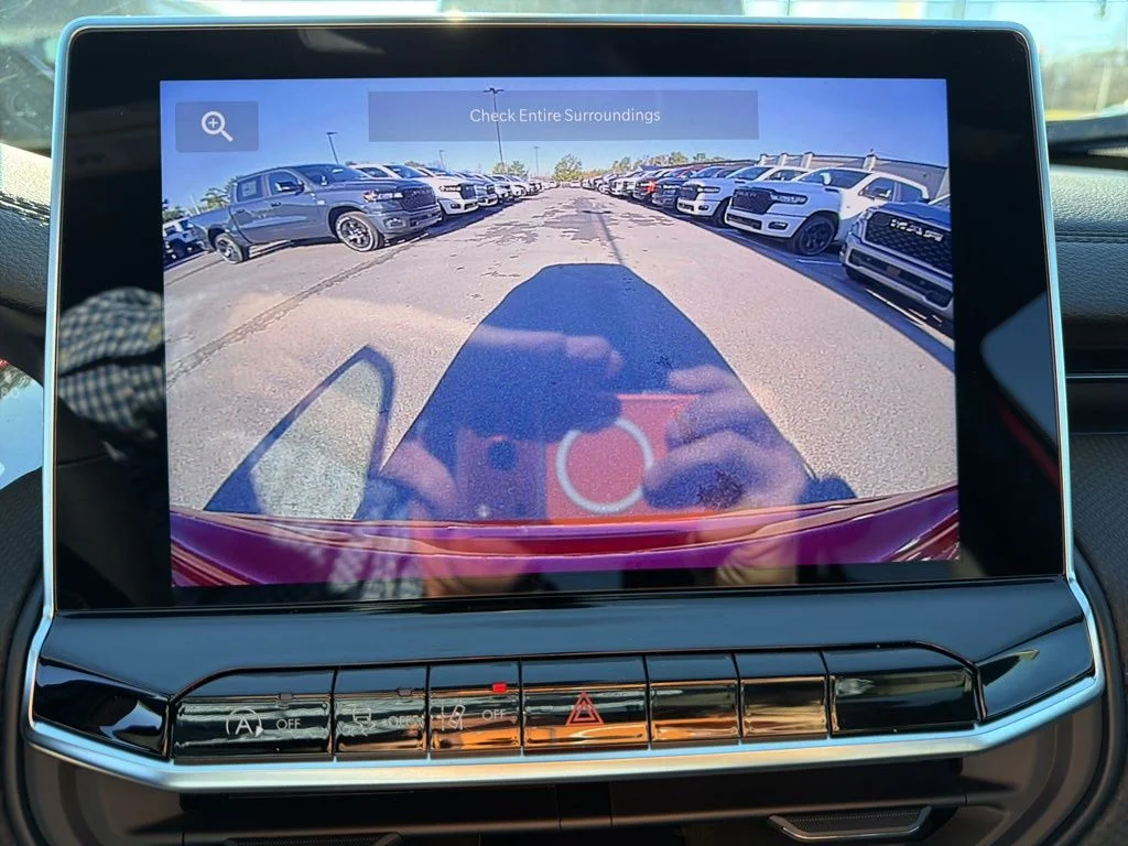 New 2026 Red Hot Pearl-Coat Exterior Paint Jeep Latitude image 32