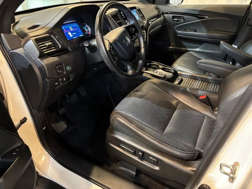 Used 2019 White Diamond Pearl Honda Touring image 6