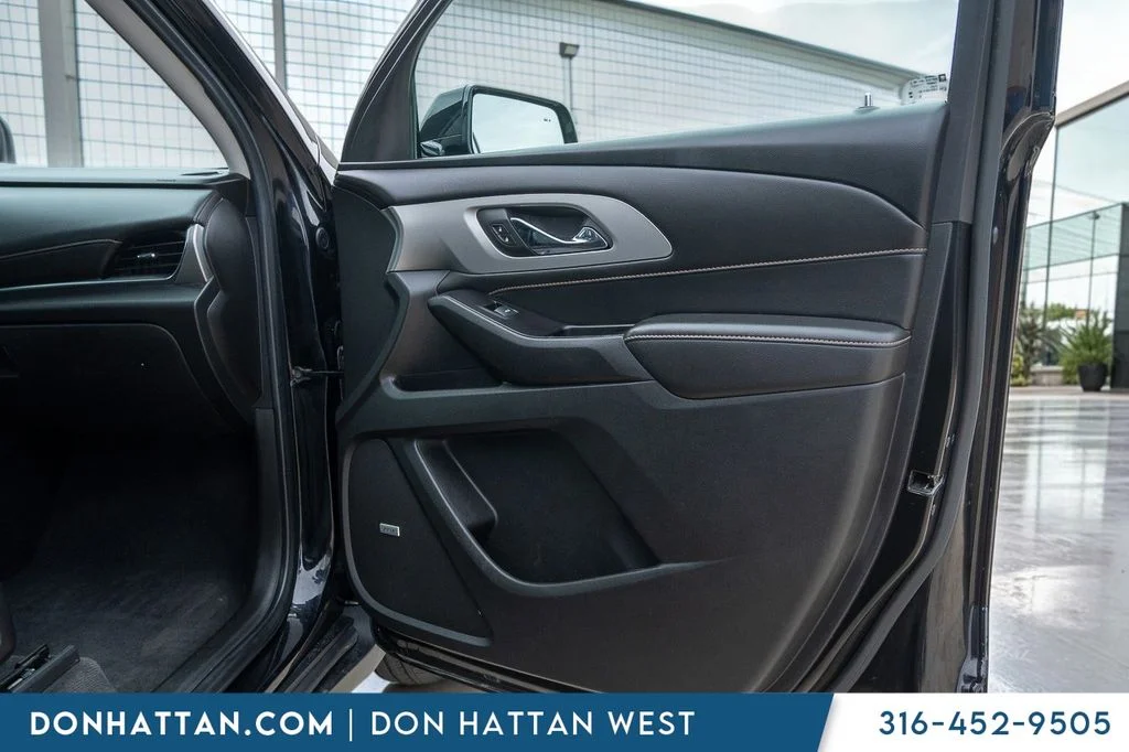 Used 2020 Black Chevrolet RS image 32