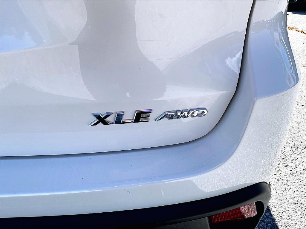 Used 2019 Blizzard Pearl Toyota XLE image 29