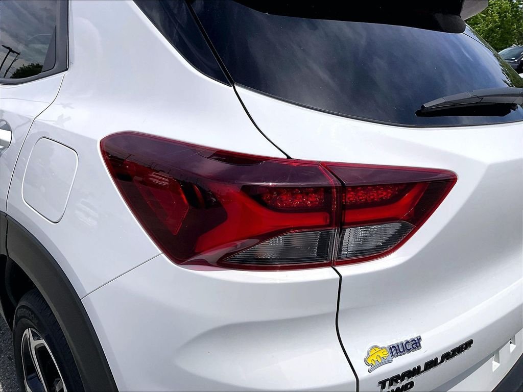 Used 2023 Summit White Chevrolet RS image 31