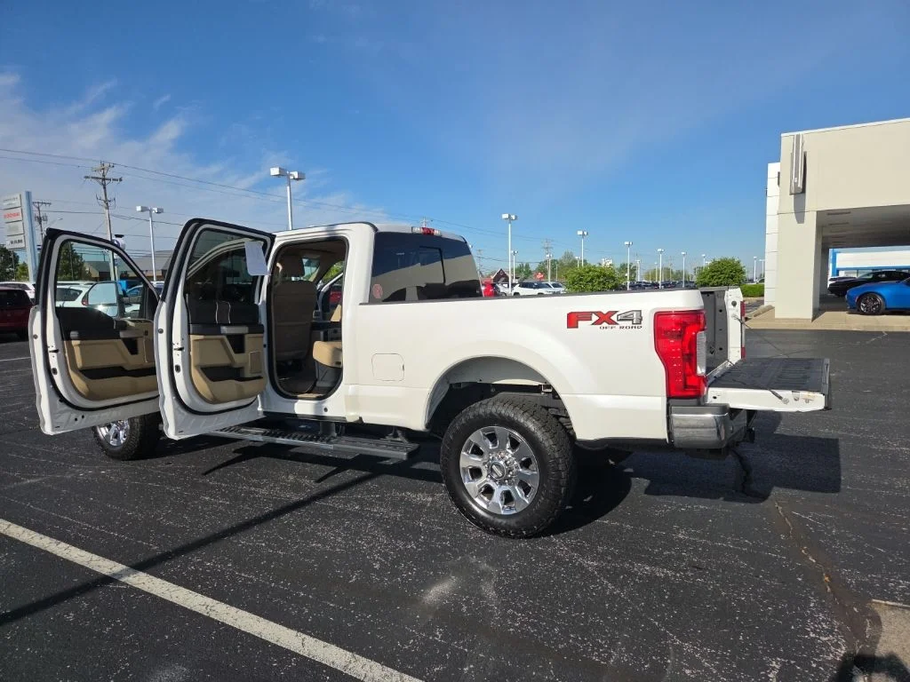 Used 2019 White Ford Lariat image 21