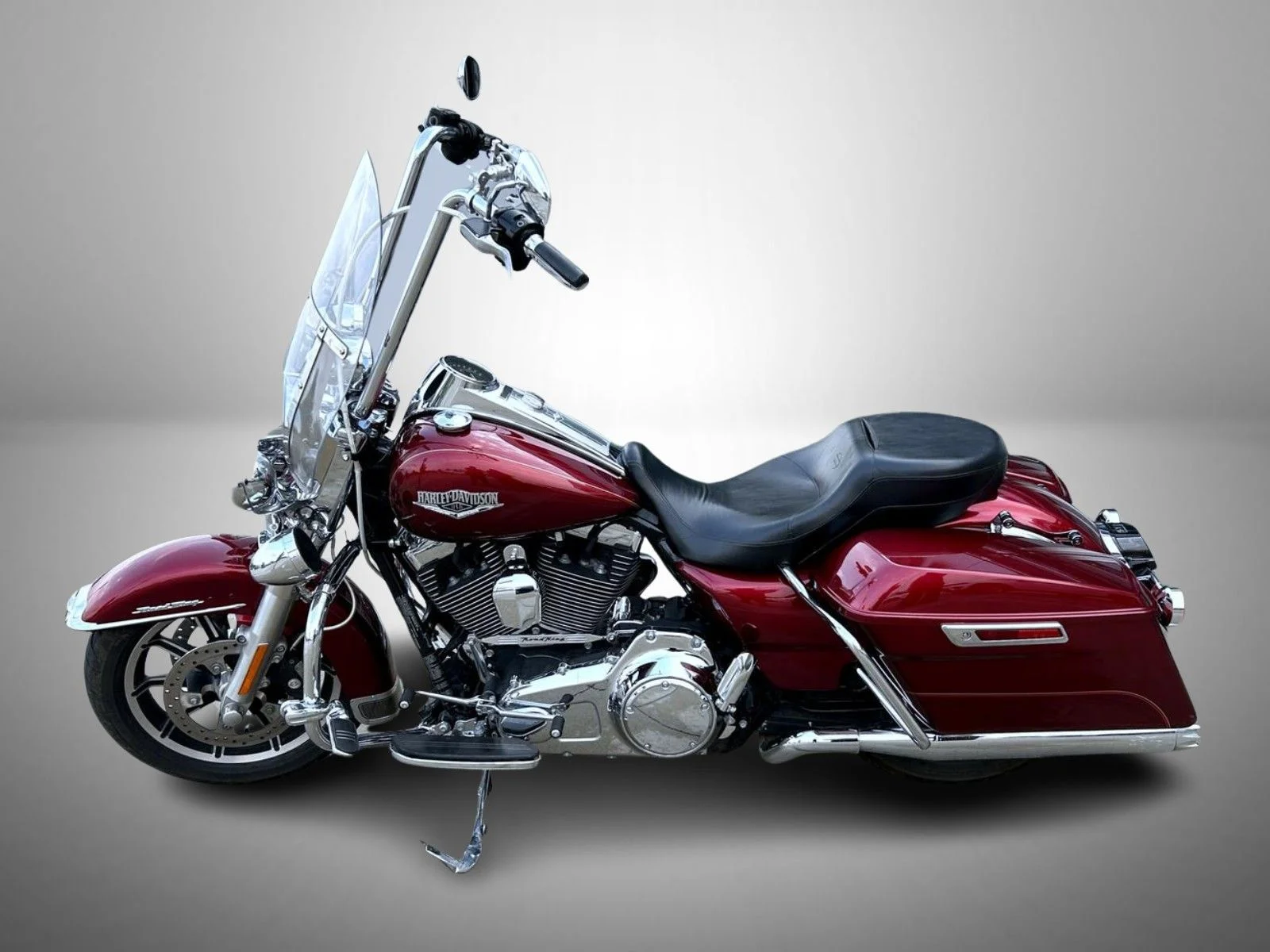 Used 2015 Red Harley-Davidson Road King image 8
