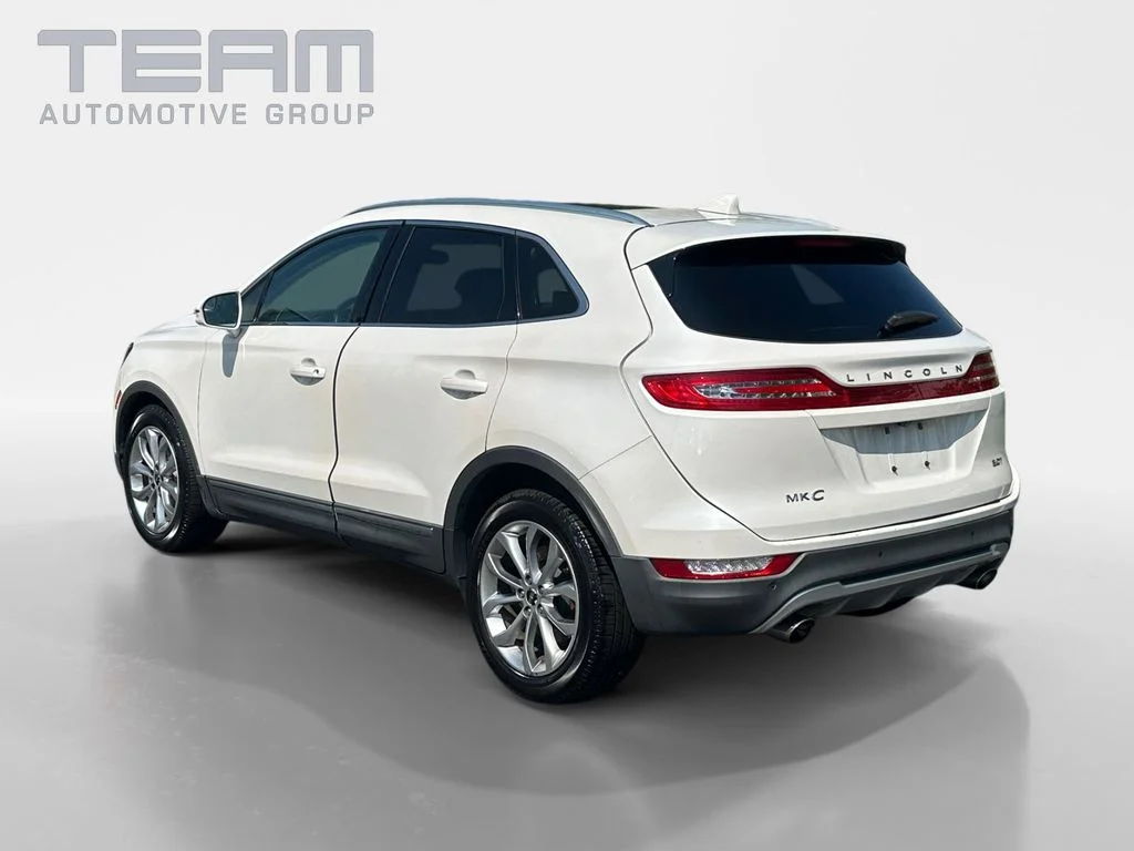 Used 2017 White Lincoln Select image 5