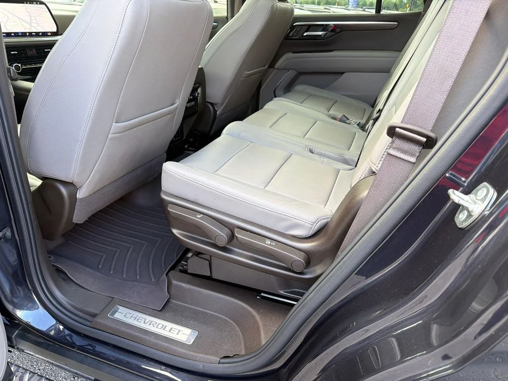 Used 2025 Gray Chevrolet Z71 image 21