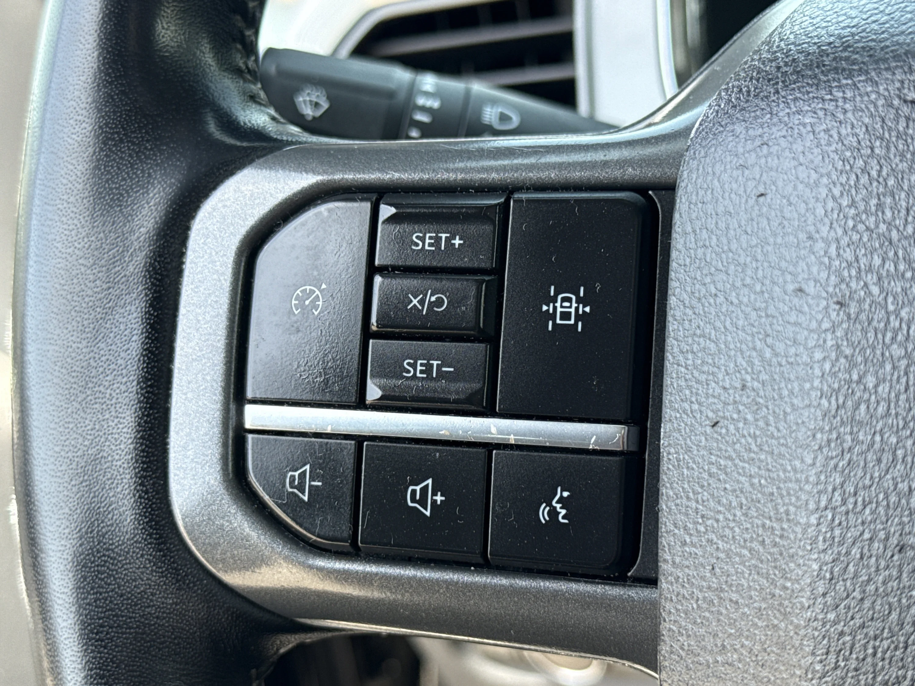 Used 2022 Agate Black Metallic Ford LARIAT image 37