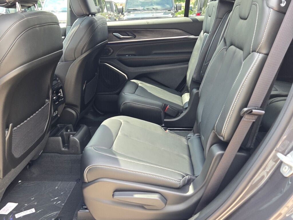 2025 Jeep Grand Cherokee L Overland - Photo 19